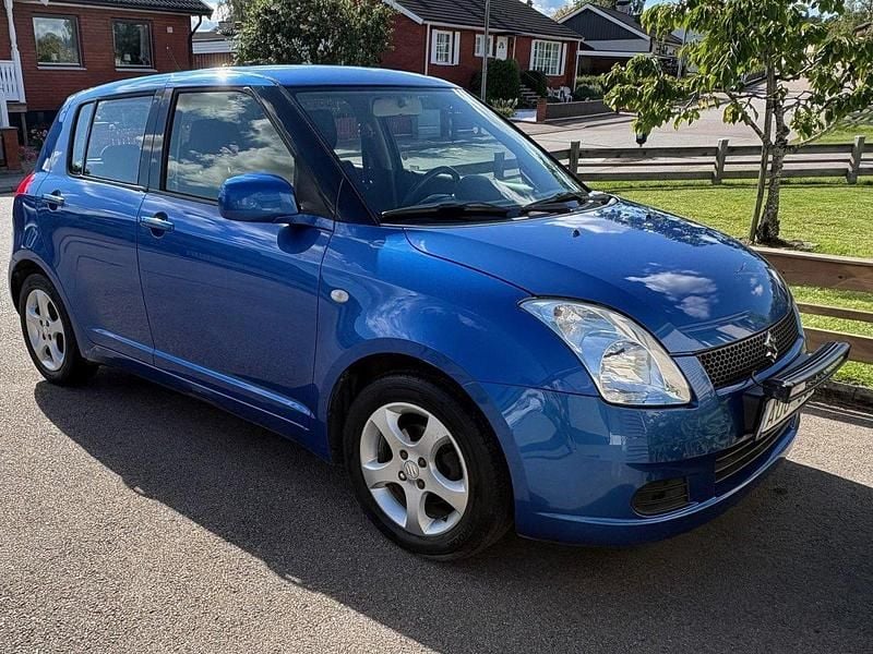 Blå Begagnad 2007 Suzuki Swift Halvkombi | 24 000 kr (Bra pris) - Bild 1/4
