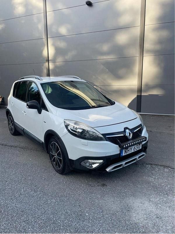 Vit Begagnad 2013 Renault Scénic III Bose Edition Minibuss | 53 000 kr (Marknadspris) - Bild 1/3