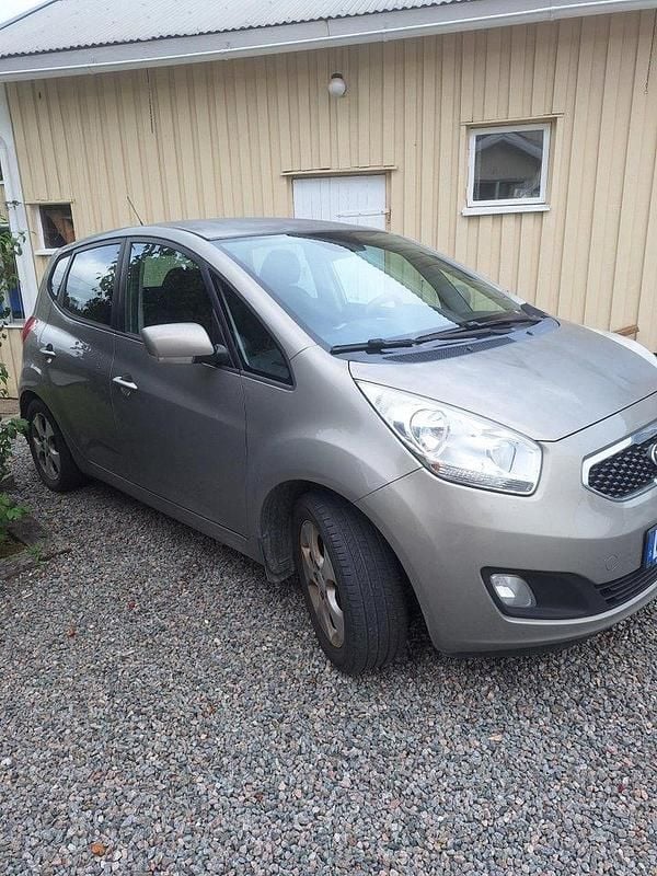 Grå Begagnad 2013 Kia Venga Comfort Halvkombi | 35 000 kr (Bra pris) - Bild 1/4