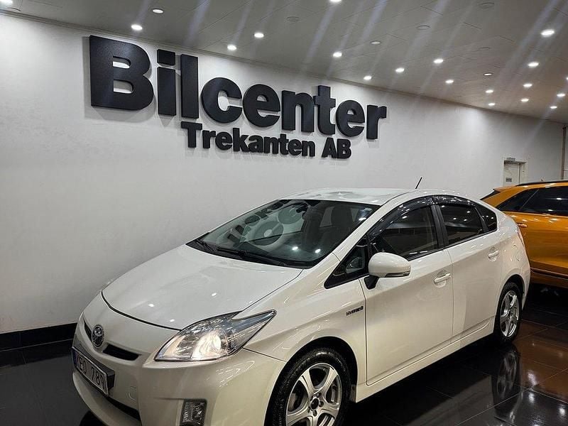 Vit Begagnad 2009 Toyota Prius Halvkombi | 89 900 kr (Marknadspris) - Bild 1/4