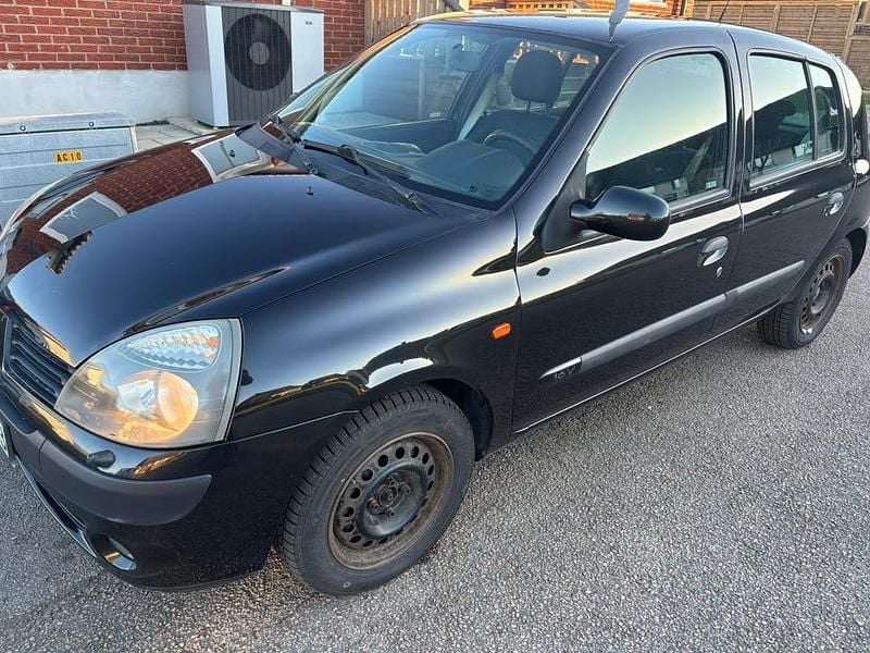 Begagnad 2004 Renault Clio II Halvkombi | 20 500 kr (Marknadspris) - Bild 1/4