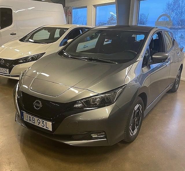 Grå Begagnad 2022 Nissan Leaf Acenta Halvkombi | 179 000 kr (Marknadspris) - Bild 1/1