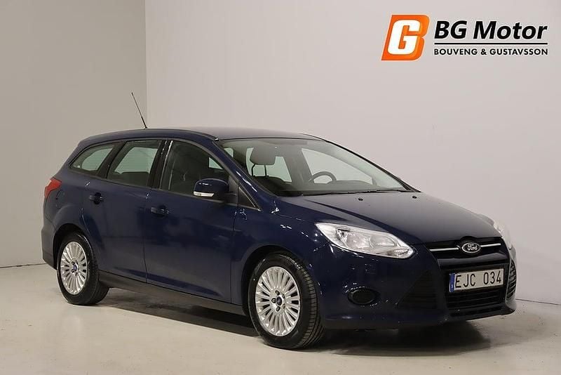 Blå Begagnad 2012 Ford Focus Kombi | 69 900 kr (Lite dyr) - Bild 1/4