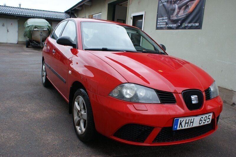 Röd Begagnad 2006 Seat Ibiza Halvkombi | 21 000 kr (Marknadspris) - Bild 1/4