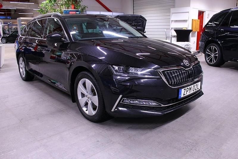 Svart Begagnad 2020 Skoda Superb Business Line Kombi | 234 000 kr (Marknadspris) - Bild 1/4