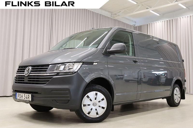 Grå (indiumgrå metallic) Begagnad 2023 VW T6.1 Van | 369 900 kr (Superpris) - Bild 1/4