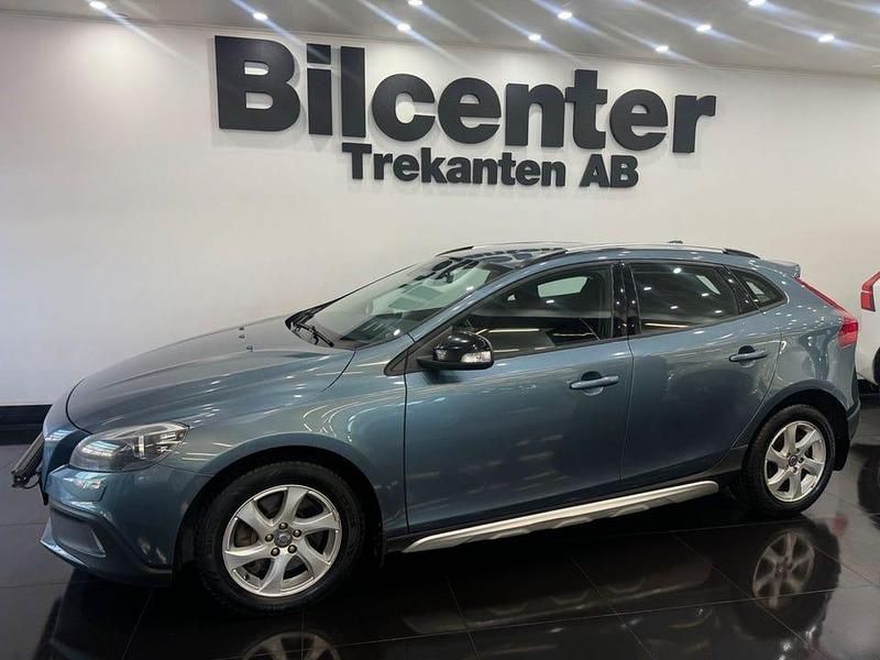 Begagnad Volvo V40 CC Kinetic 150 HK (110 kW) 2013 Blå Kombi