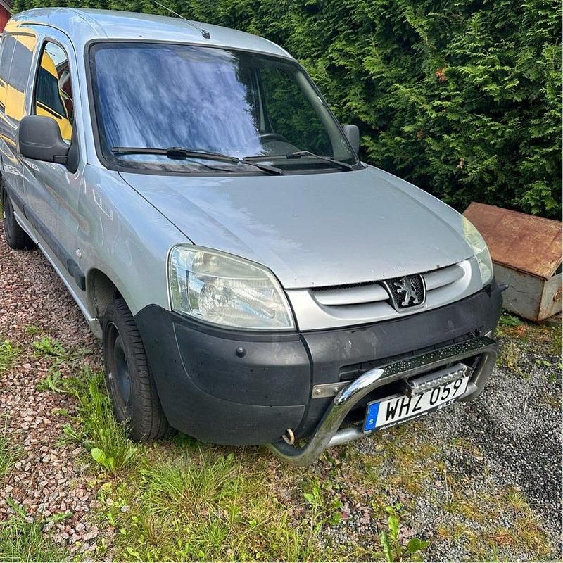 Grå Begagnad 2004 Peugeot Partner Minibuss | 17 000 kr (Lite dyr) - Bild 1/4