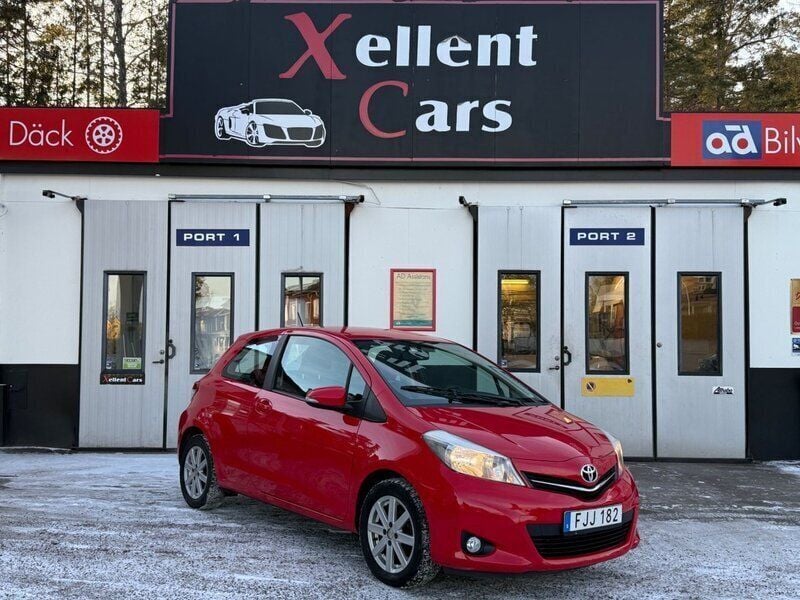 Röd Begagnad 2013 Toyota Yaris Halvkombi | 79 900 kr (Bra pris) - Bild 1/4