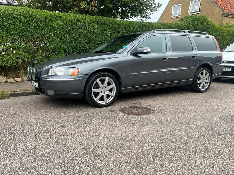 Grå Begagnad 2007 Volvo V70 Summum Kombi | 53 000 kr (Lite dyr) - Bild 1/4
