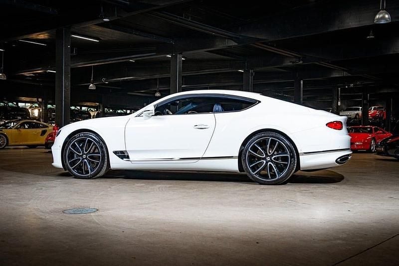 Begagnad Bentley Continental GT 635 HK (467 kW) 2019 Vit Sportkupé