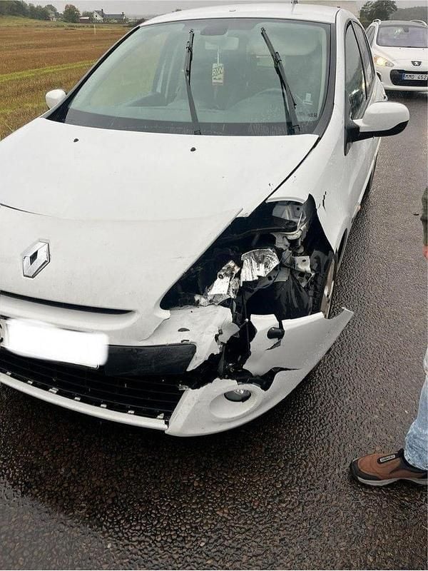 Begagnad 2010 Renault Clio II Halvkombi | 20 000 kr - Bild 1/4