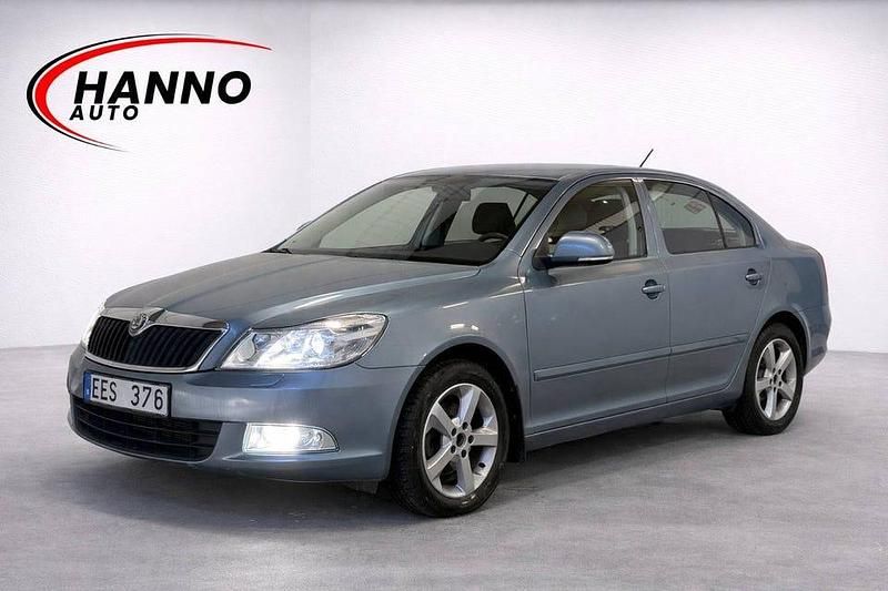 Grå Begagnad 2012 Skoda Octavia Elegance Halvkombi | 59 000 kr (Superpris) - Bild 1/4