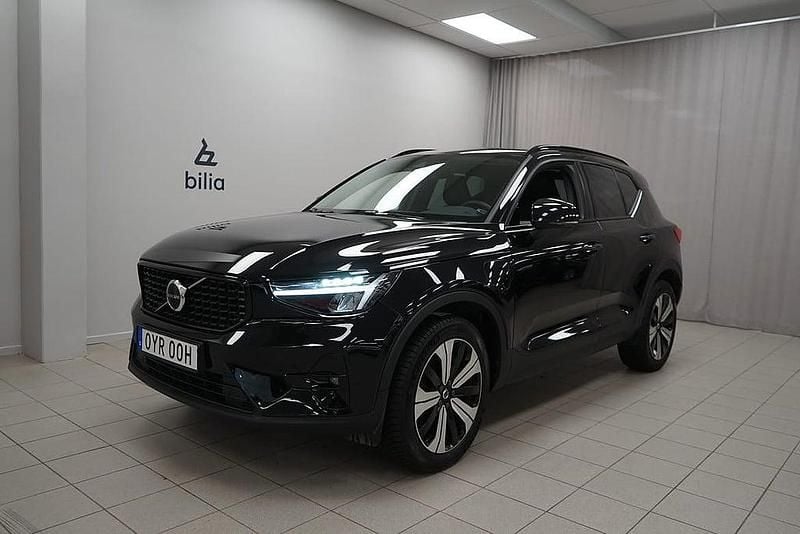 Svart Begagnad 2022 Volvo XC40 Plus SUV | 399 900 kr (Lite dyr) - Bild 1/3
