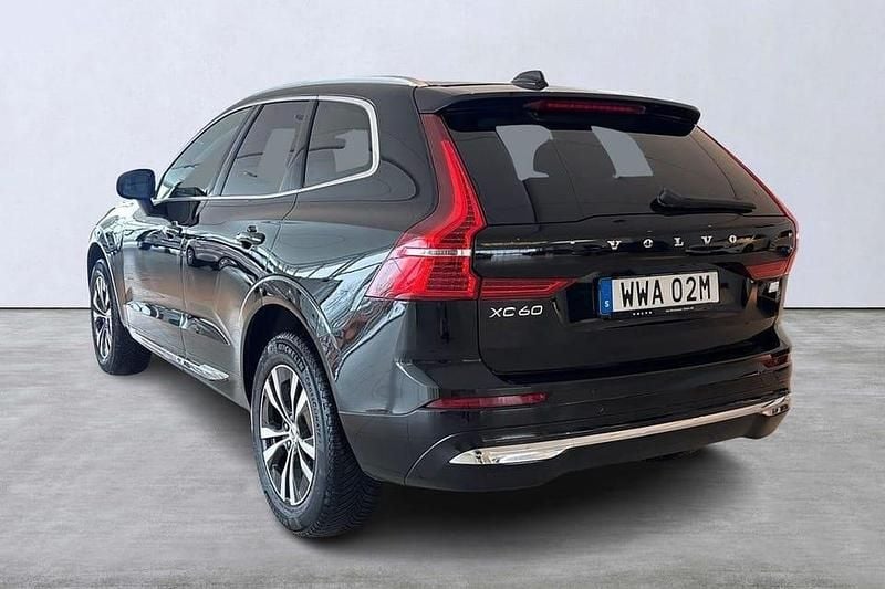 Begagnad Volvo XC60 Core 355 HK (261 kW) 2023 Svart SUV