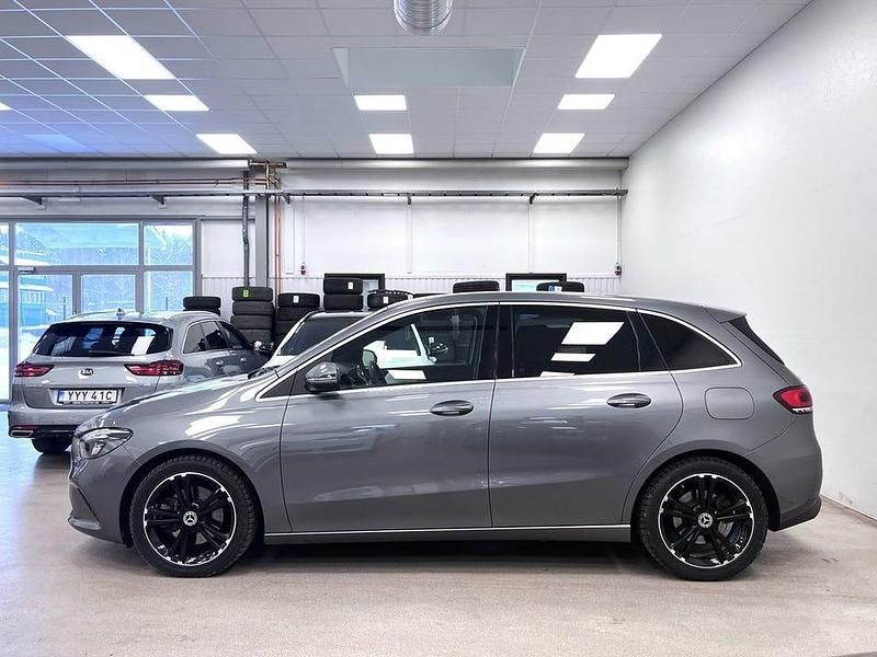Begagnad Mercedes B220 190 HK (139 kW) 2019 Mörkgrå Minibuss