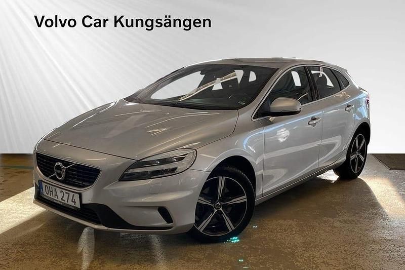Begagnad Volvo V40 Business Edition 124 HK (91 kW) 2016 Silver Halvkombi