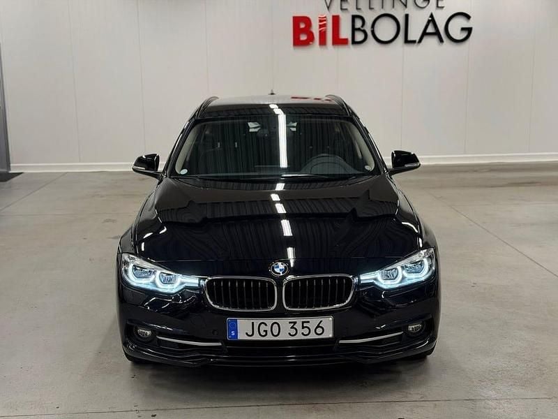 Begagnad BMW 330 Sport Line 252 HK (185 kW) 2018 Svart Kombi