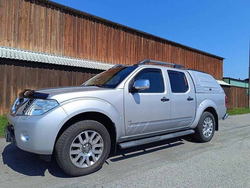 Silver Begagnad 2014 Nissan Navara Pickup | 230 000 kr (Marknadspris) - Bild 1/4