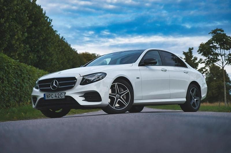 Vit Begagnad 2020 Mercedes E300 AMG line Sedan | 380 000 kr (Superpris) - Bild 1/4