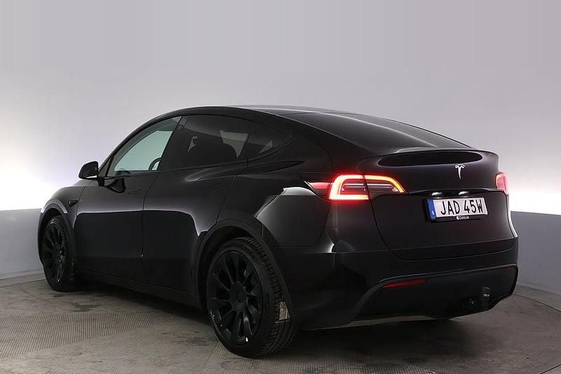 Begagnad Tesla Model Y Standard Range 250 kW (340 HK) 2022 Svart SUV