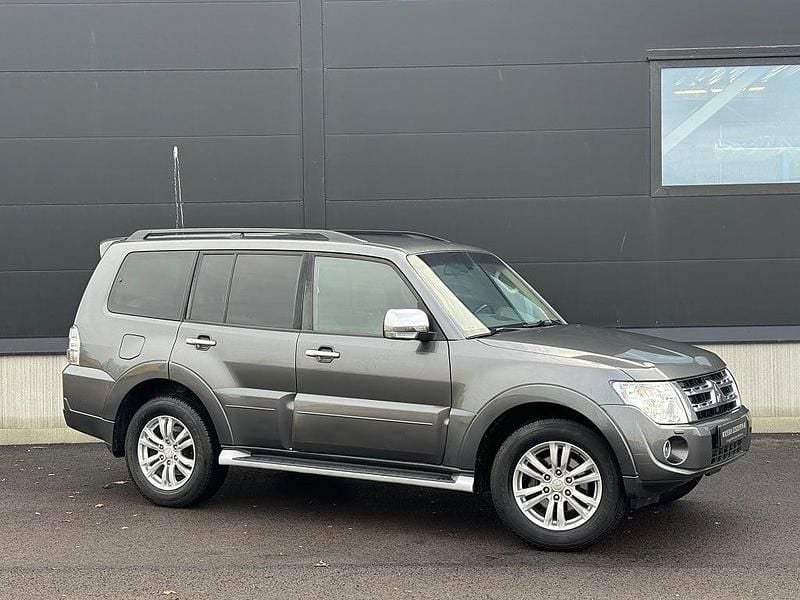 Begagnad Mitsubishi Pajero 200 HK (147 kW) 2013 Grå SUV
