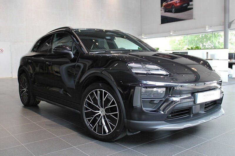 Svart Begagnad 2024 Porsche Macan SUV | 975 000 kr (Bra pris) - Bild 1/4