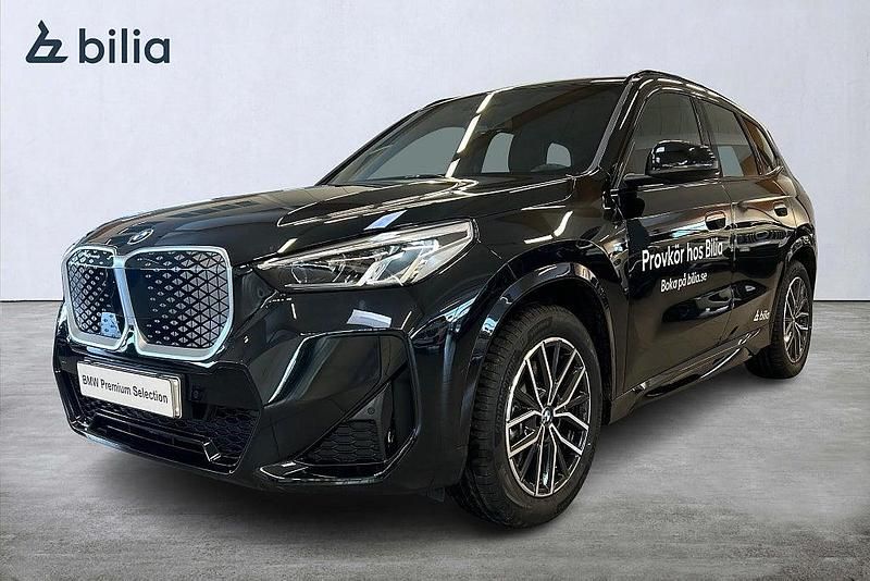 Svart Begagnad 2026 BMW iX1 SUV | 529 000 kr (Lite dyr) - Bild 1/4