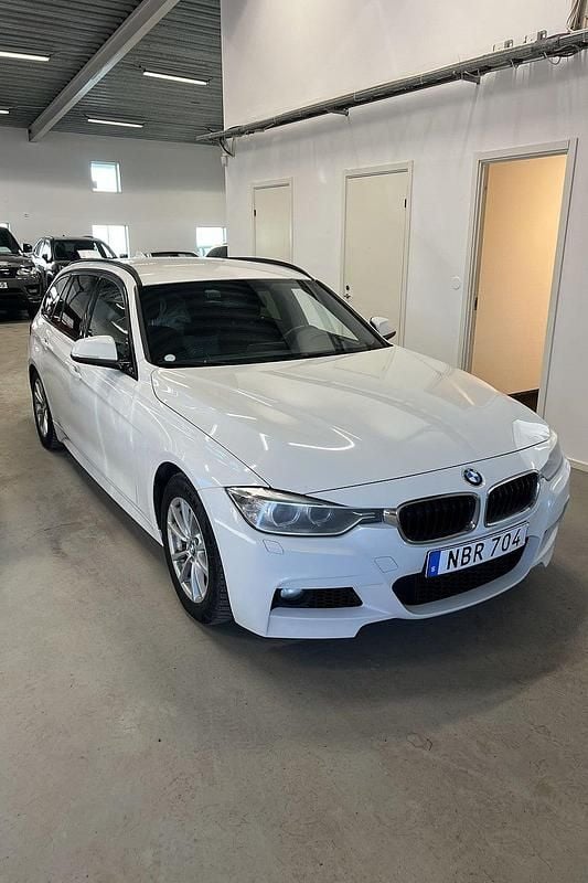 Begagnad BMW 320 M Sport 184 HK (135 kW) 2012 Vit Kombi