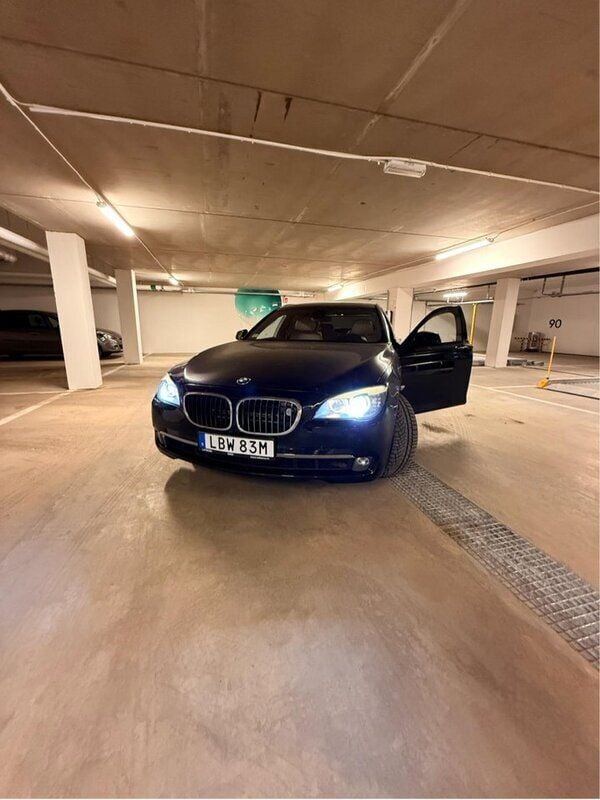 Svart Begagnad 2010 BMW 760L Comfort Edition Sedan | 120 000 kr - Bild 1/4