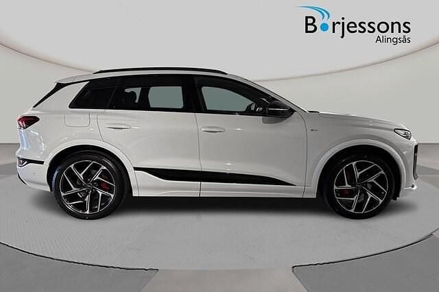 Begagnad Audi Q6 e-tron S-Line 185 kW (252 HK) 2025 Glaciärvit metallic SUV