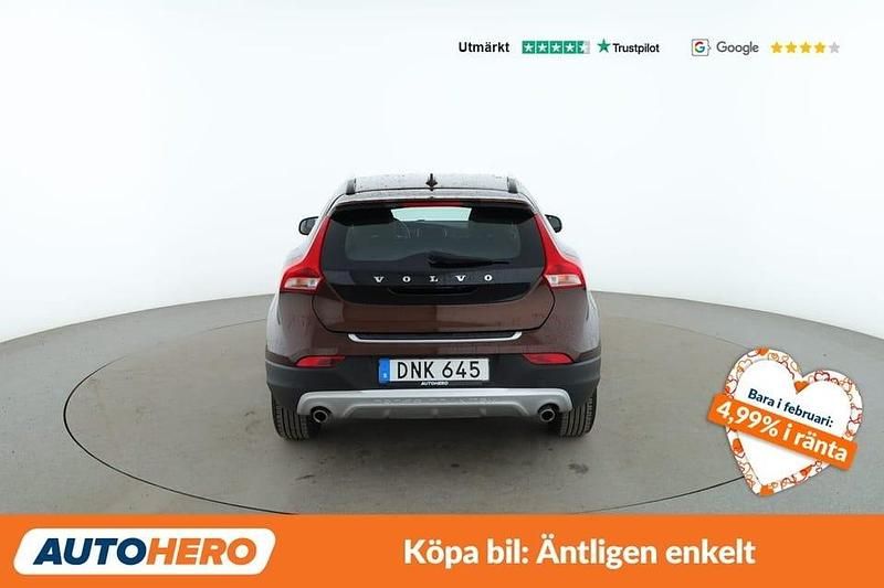 Begagnad Volvo V40 CC Momentum 151 HK (111 kW) 2018 Brun Kombi