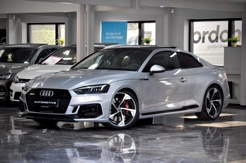 Silver Begagnad 2018 Audi RS5 Design Sportkupé | 609 900 kr (Dyr) - Bild 1/4