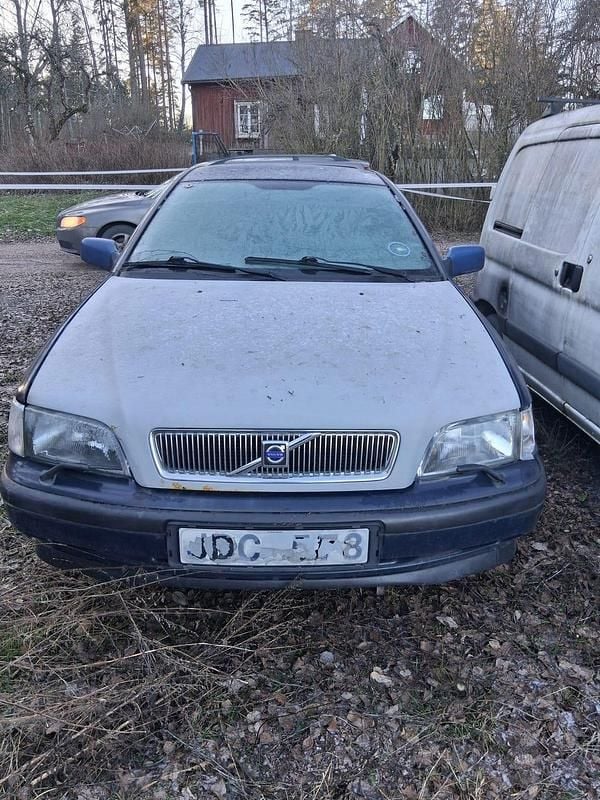 Begagnad 1998 Volvo S40 Sedan | 10 000 kr (Bra pris) - Bild 1/4