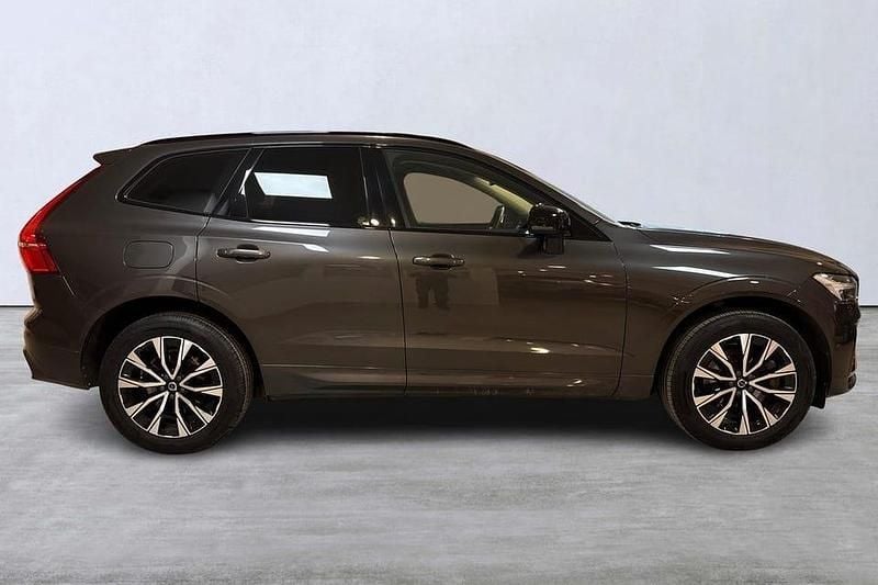 Begagnad Volvo XC60 Plus 253 HK (186 kW) 2022 Grå SUV