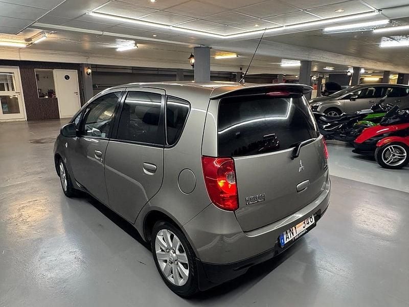 Begagnad Mitsubishi Colt 95 HK (69 kW) 2009 Grå Halvkombi