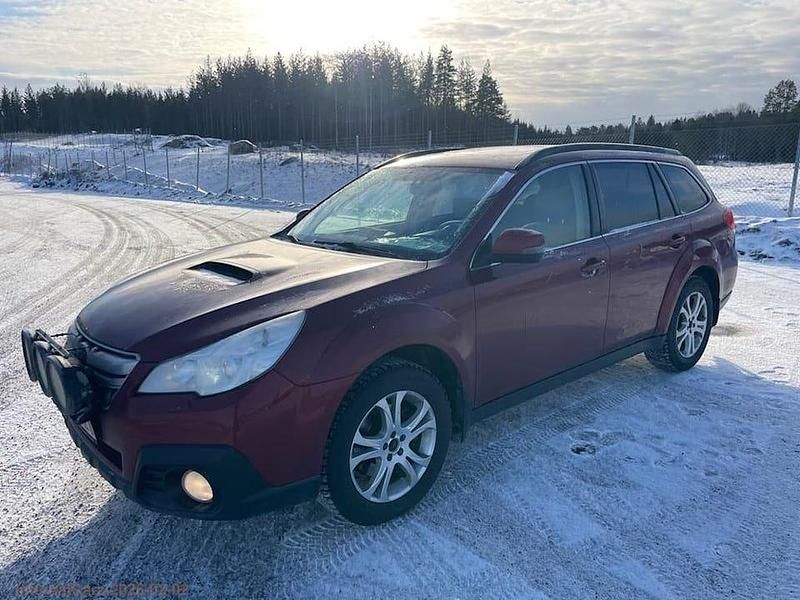 Begagnad Subaru Outback 150 HK (110 kW) 2013 Röd Kombi