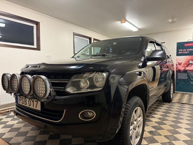 Svart Begagnad 2014 VW Amarok Highline Pickup | 164 900 kr (Marknadspris) - Bild 1/4