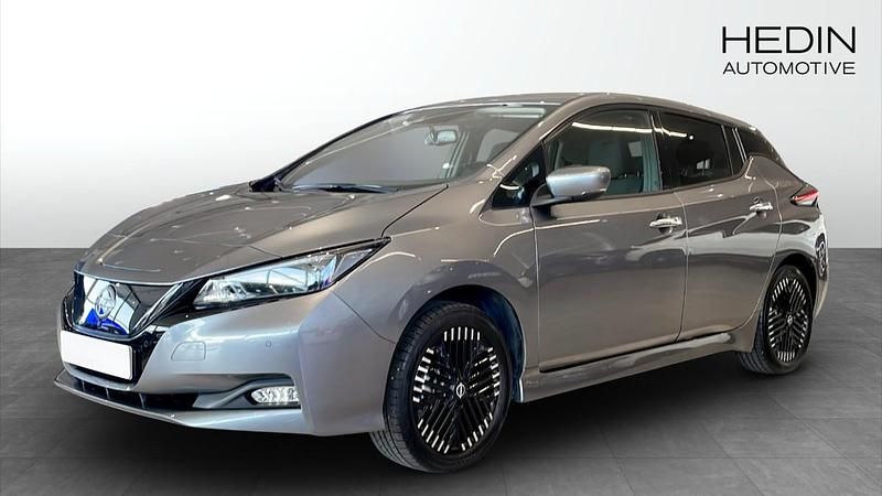 Grå (grey) Begagnad 2023 Nissan Leaf N-Connecta Halvkombi | 274 900 kr (Lite dyr) - Bild 1/4
