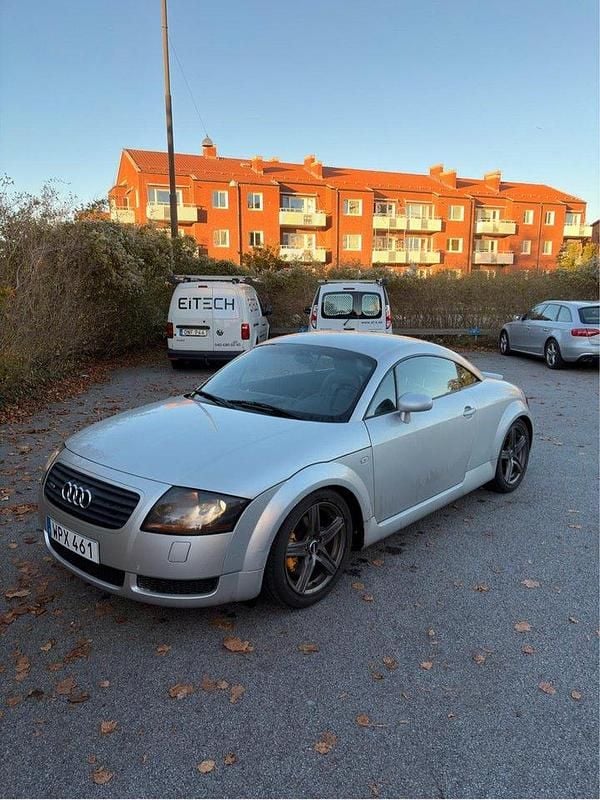 Silver Begagnad 2001 Audi TT Sportkupé | 58 000 kr (Marknadspris) - Bild 1/4