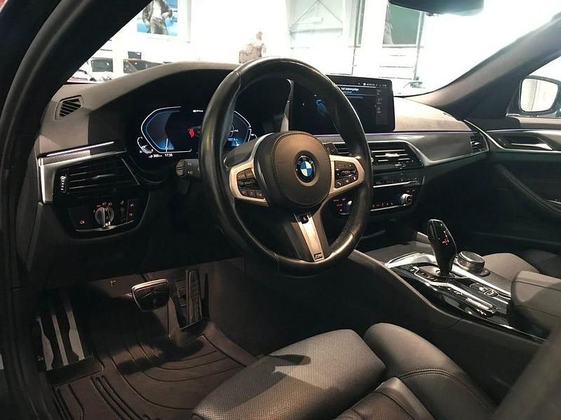 Begagnad BMW 530 M Sport 292 HK (214 kW) 2021 Mörkgrå metallic/svart läder Kombi