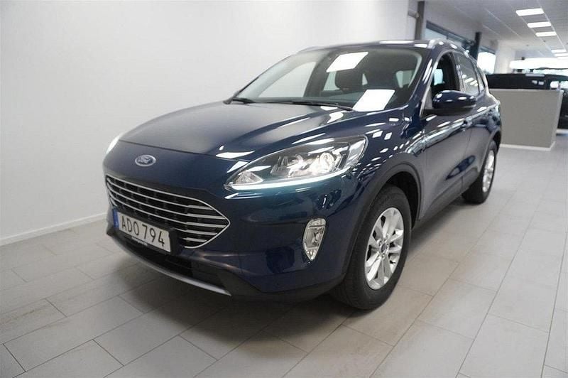 Blå (blazer blue nyr) Begagnad 2022 Ford Kuga Titanium SUV | 249 900 kr (Bra pris) - Bild 1/4