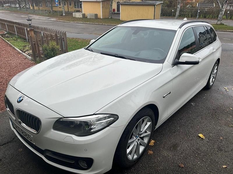 Vit Begagnad 2014 BMW 520 Kombi | 132 000 kr (Marknadspris) - Bild 1/3