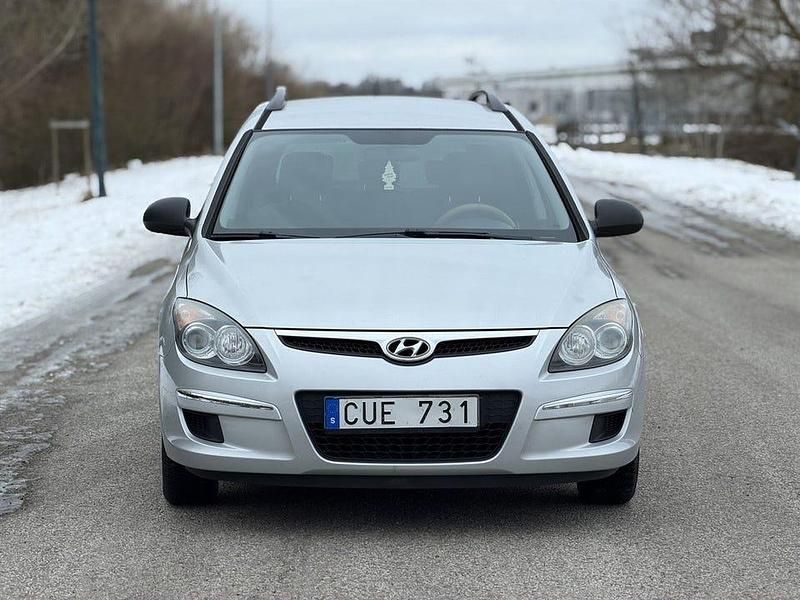 Begagnad Hyundai i30 109 HK (80 kW) 2009 Silver Kombi