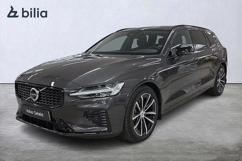 Grå Begagnad 2025 Volvo V60 Plus Kombi | 484 000 kr (Marknadspris) - Bild 1/3