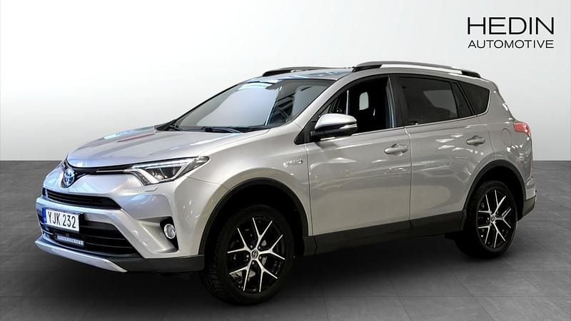 Silver Begagnad 2017 Toyota RAV4 Hybrid SUV | 259 900 kr (Marknadspris) - Bild 1/4