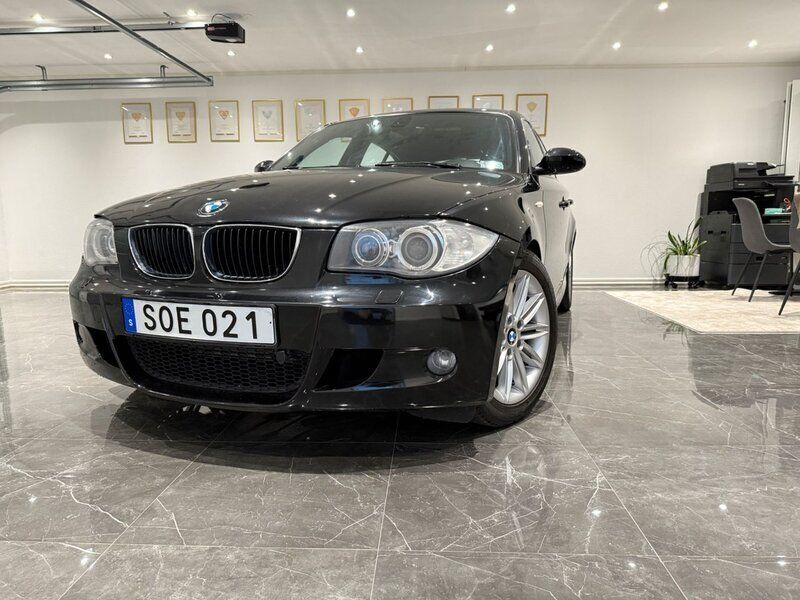 Svart Begagnad 2007 BMW 120 Advantage Halvkombi | 54 900 kr (Marknadspris) - Bild 1/4