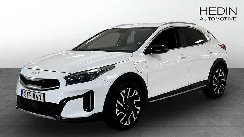 Vit (white) Begagnad 2024 Kia XCeed Advance SUV | 299 900 kr (Marknadspris) - Bild 1/4