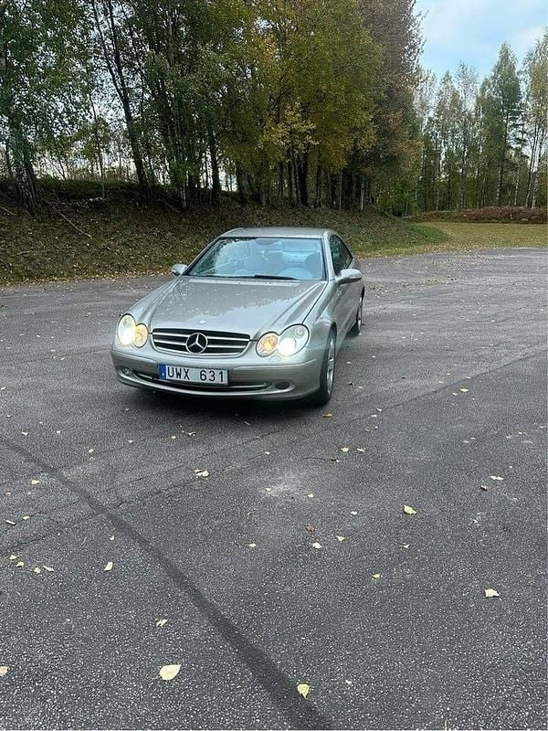 Silver Begagnad 2004 Mercedes CLK200 Avantgarde Sportkupé | 35 000 kr (Superpris) - Bild 1/4