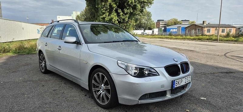 Silver Begagnad 2005 BMW 525 Kombi | 29 900 kr (Superpris) - Bild 1/4